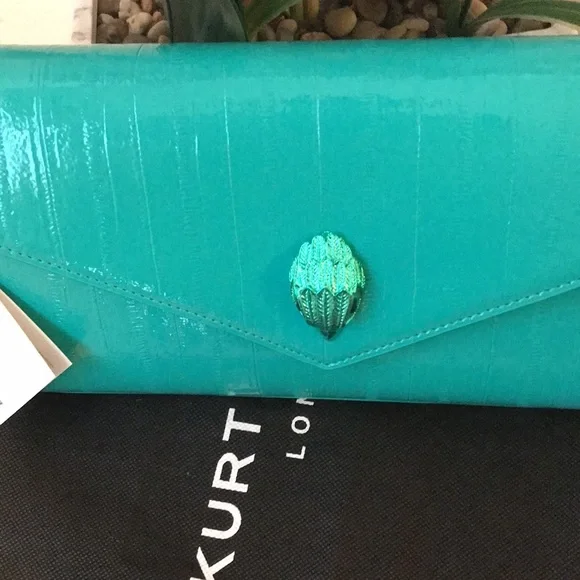 Kurt Geiger Landon Shoreditch Leather Envelope Clutch
KURT GEIGER LONDON - Picture 4 of 16